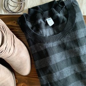 Old Navy Maternity Sweater size M